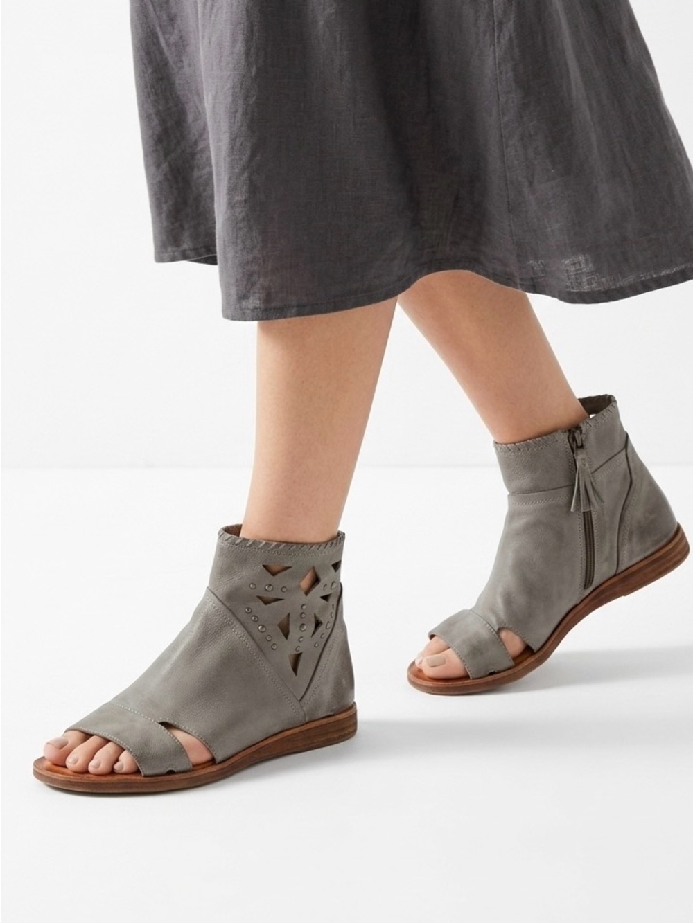 Miz Mooz Fletcher Glacier Grey Studded Boho Leather Flat Gladiator Sandals 38